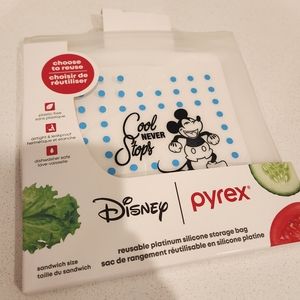 NWT Pyrex Disney Mickey Mouse Sandwich Size Silicone Storage Bag